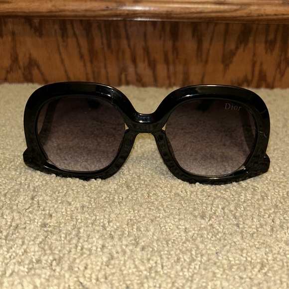 Designer DIOR Round Sunglasses - Picture 7 of 7